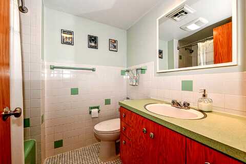 Crestwood, MILWAUKEE, WI 53209