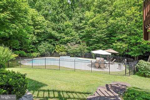 Ofaly, FAIRFAX, VA 22030