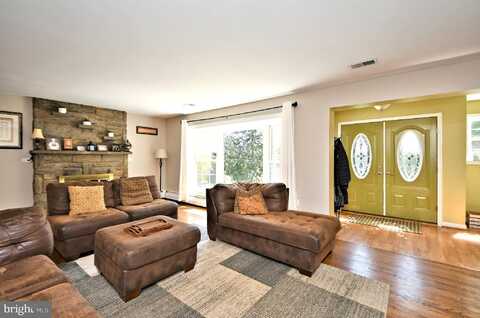 Barren, NEWTOWN SQUARE, PA 19073