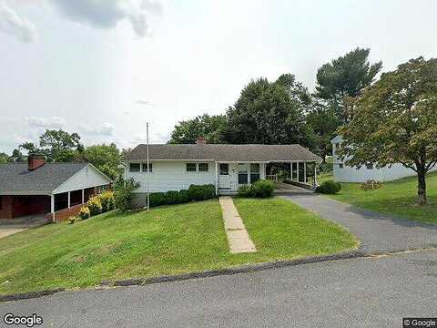 Sharlaine, STAUNTON, VA 24401