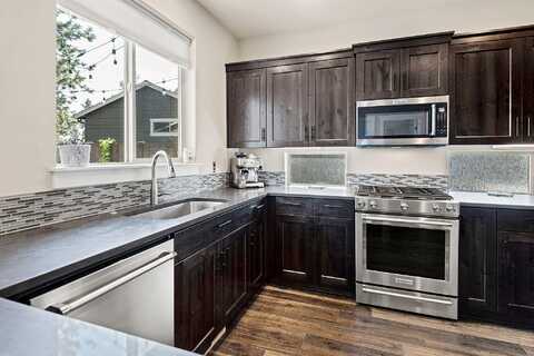 Hedgewood, BEND, OR 97702