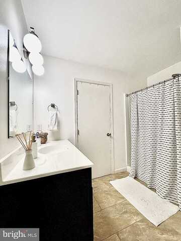 Sherri, CHALFONT, PA 18914