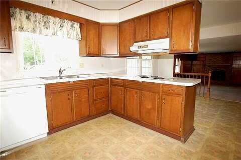Oakwood, WHITEHALL, PA 18052