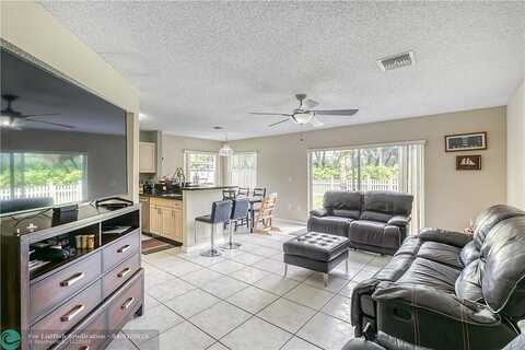 1St, PEMBROKE PINES, FL 33029