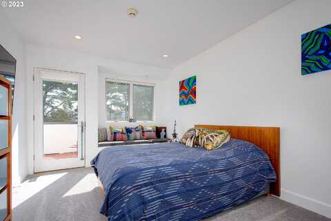 Lotus Beach, PORTLAND, OR 97217