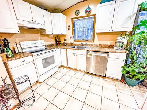 Clifton, BUSHKILL, PA 18324