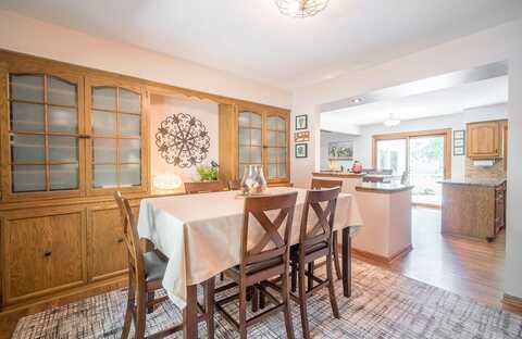 Glenwood, GREENDALE, WI 53129