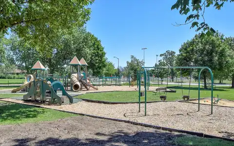 Maplewood, GREENDALE, WI 53129