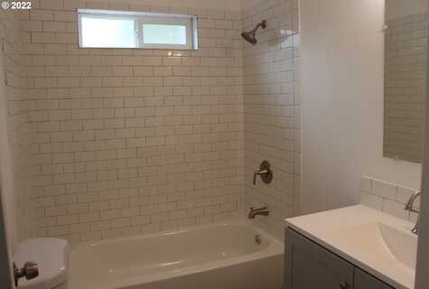 Hemlock, LONGVIEW, WA 98632