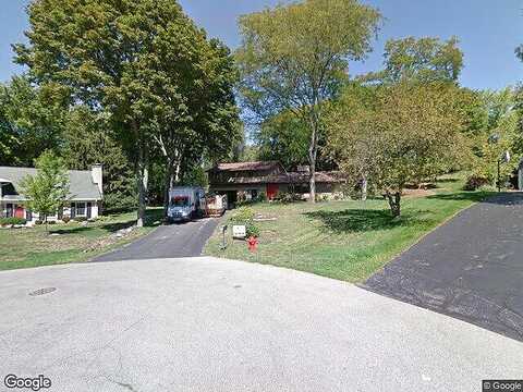 Pineview, BROOKFIELD, WI 53045