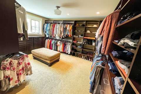Robin Hill, WAUKESHA, WI 53189