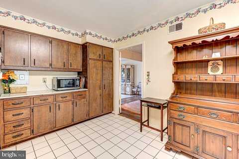Forest Villa, MC LEAN, VA 22101