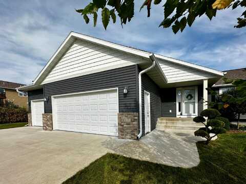 Oak, EAGLE LAKE, MN 56024