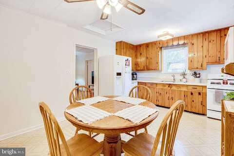 Eames, CENTREVILLE, VA 20120