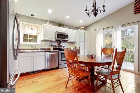 Apple Orchard, LINDEN, VA 22642