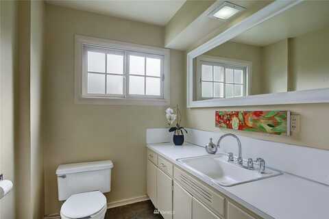 Belfair, BELLEVUE, WA 98004