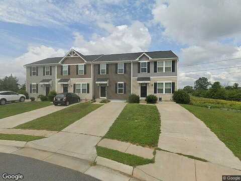 Sara, LOCUST GROVE, VA 22508