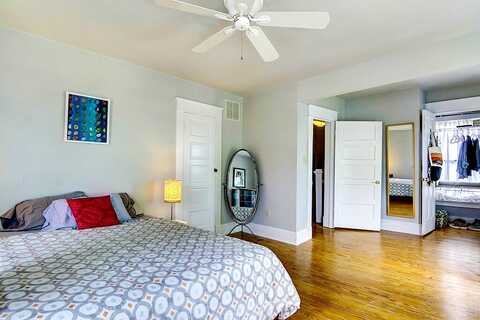 Main, CHINCOTEAGUE ISLAND, VA 23336