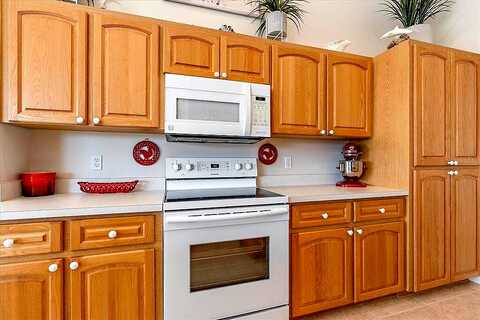 Lesia, NOKOMIS, FL 34275