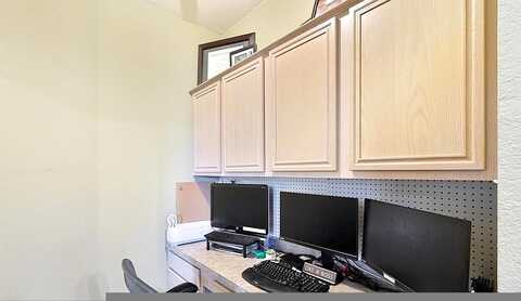 Cynthia, MIDLOTHIAN, TX 76065