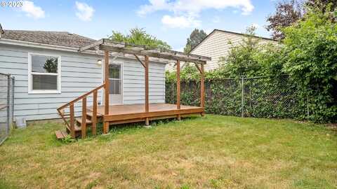 Lenore, PORTLAND, OR 97211