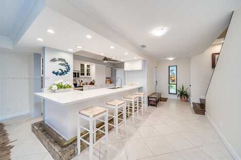 Russell, HIGHLAND BEACH, FL 33487
