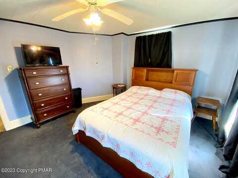 White, SUMMIT HILL, PA 18250
