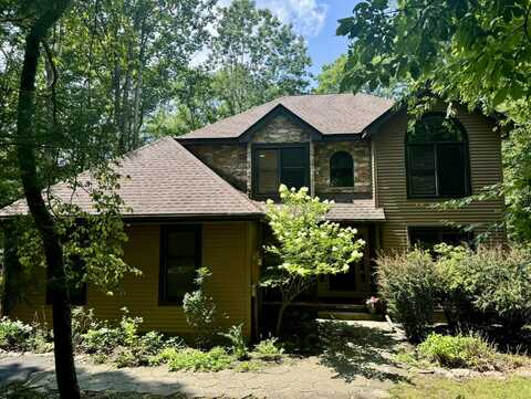 Hallowood, EAST STROUDSBURG, PA 18302