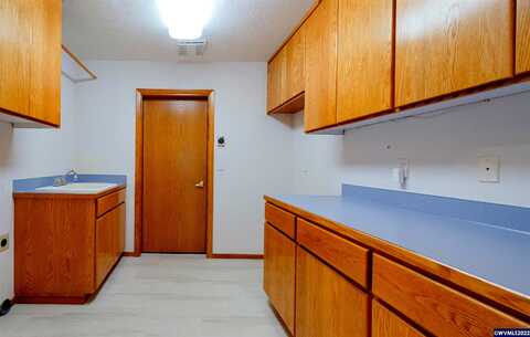 Willetta, ALBANY, OR 97321