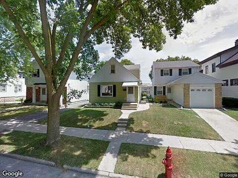 90Th, MILWAUKEE, WI 53227