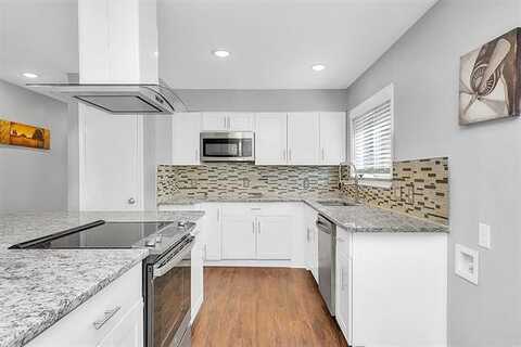 Kristen, DALLAS, TX 75216
