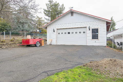 Lenora, MEDFORD, OR 97504