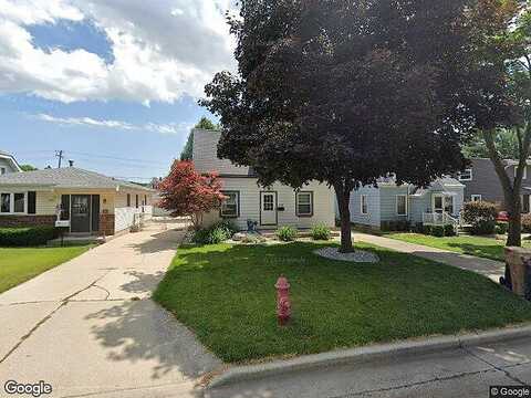 110Th, MILWAUKEE, WI 53214