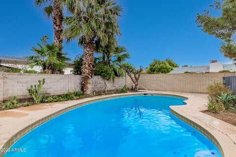 Laurie, GLENDALE, AZ 85302