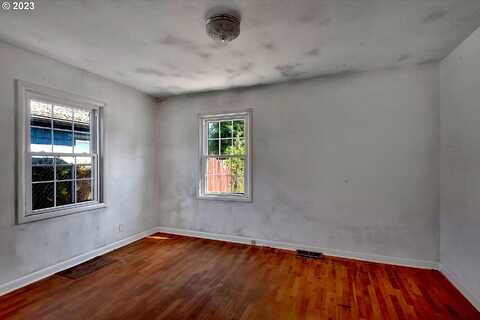 Ellis, PORTLAND, OR 97206
