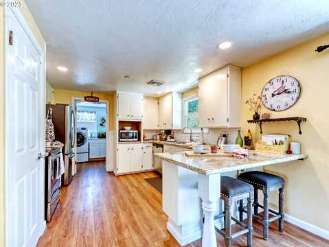 Sally, EUGENE, OR 97401
