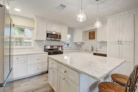 11Th, Lake Worth, FL 33460