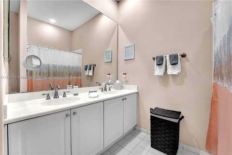 20Th, PEMBROKE PINES, FL 33028