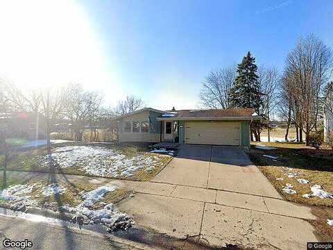 Robin, GREENDALE, WI 53129