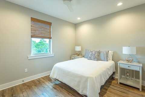 Gulf Beach, EASTPOINT, FL 32328