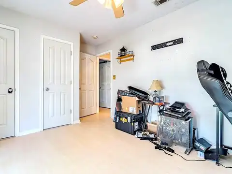 Wandas, MARTINDALE, TX 78655
