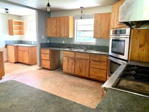 Darden, LIVINGSTON, TX 77351