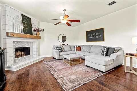 Pullman, SAGINAW, TX 76131