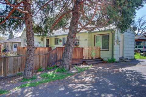 N 2Nd St, Talent, OR 97540