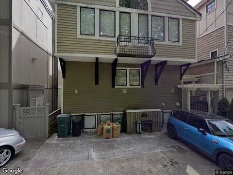 Riviera, SEATTLE, WA 98125