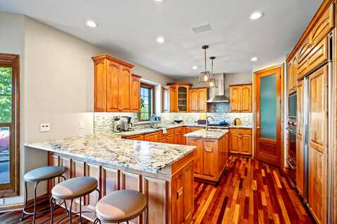 Wethersfield, PEWAUKEE, WI 53072
