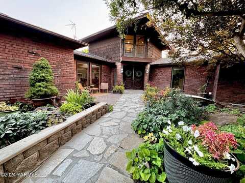 Gamache, MOXEE, WA 98936