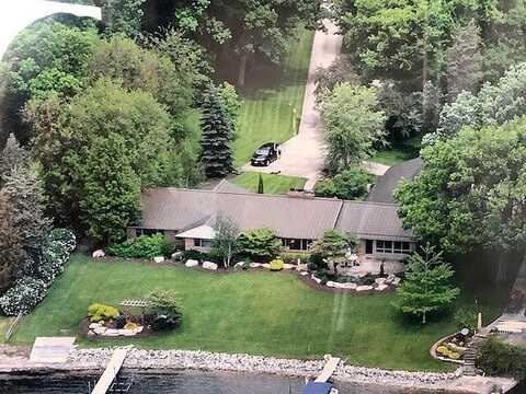Dousman, OCONOMOWOC, WI 53066