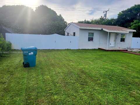 26Th, OPA LOCKA, FL 33054