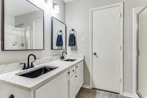 Kings Way, RHOME, TX 76078